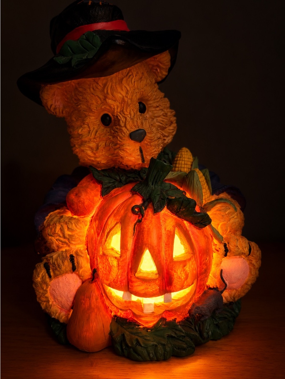 Vintage LightUp Halloween Resin Bear Jack O Lantern Witches Hat w light cord 10i